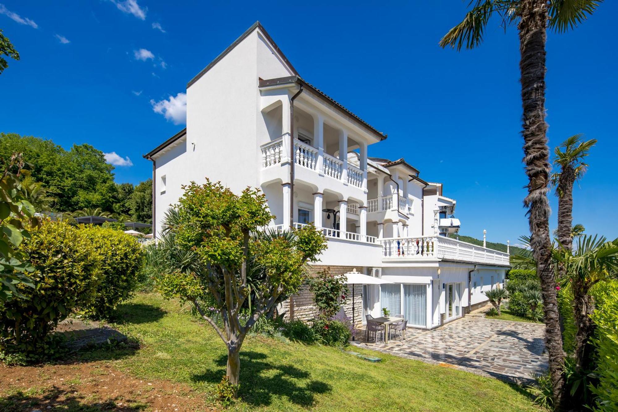 Villa Garden Apartment With Pool Abbázia Kültér fotó