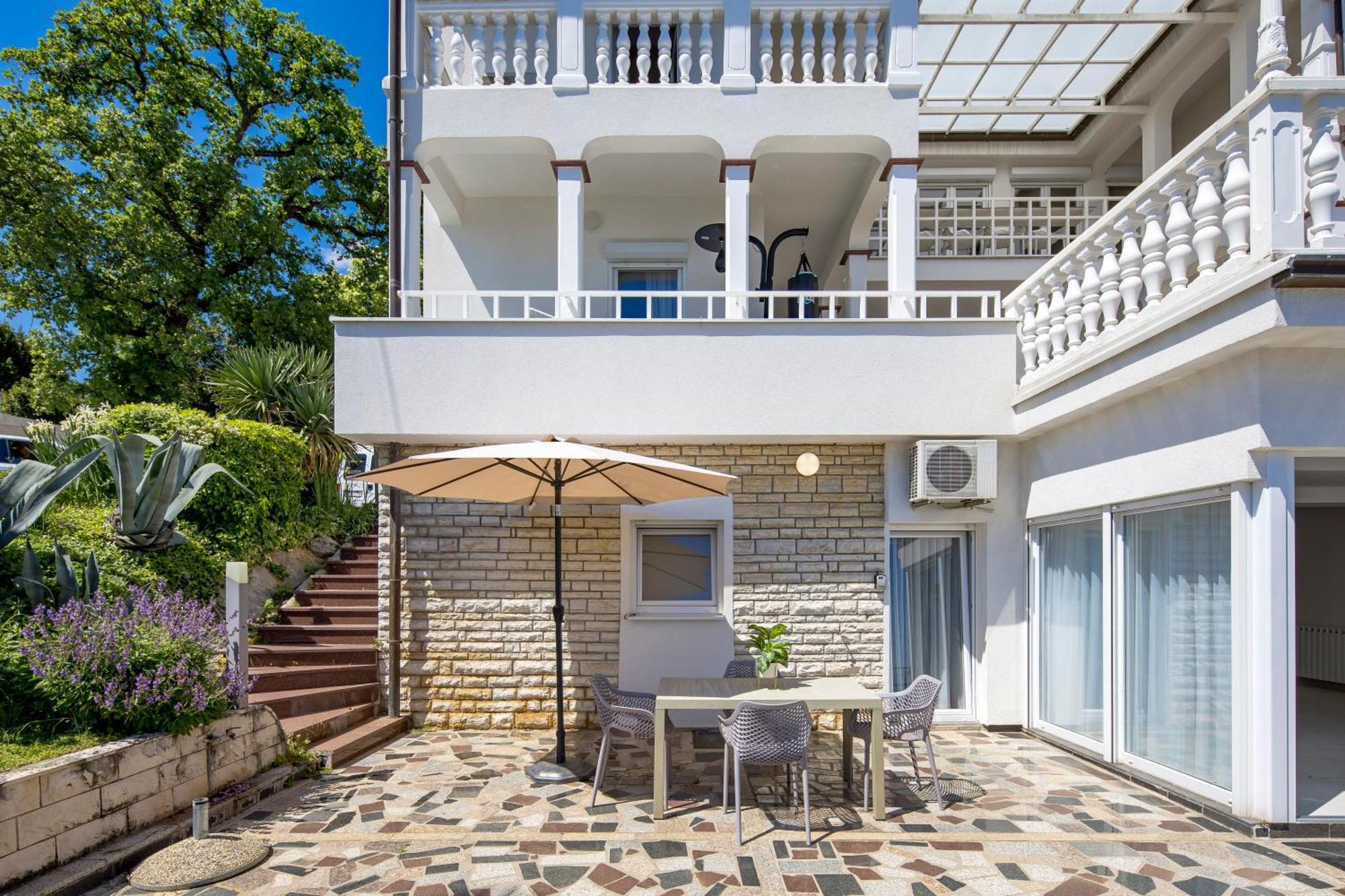 Villa Garden Apartment With Pool Abbázia Kültér fotó